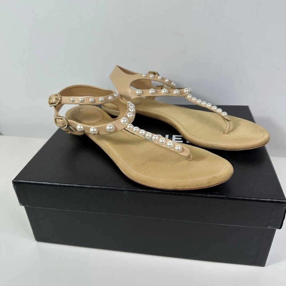 CHANEL Women's Size 39 1/2 Faux Pearl Thong Flat Beige Sandal With Box